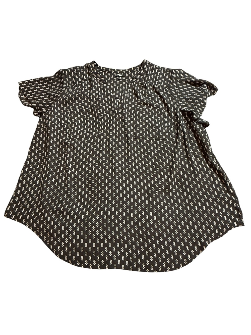 Torrid Harper Blouse Size 3 3X Plus Black White Geometric Flutter Sleeve Shirt